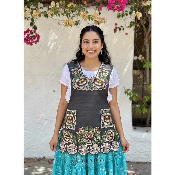 Mexican Folkloric apron embroidered  one of a kind mexico todo corazon - Picture 1 of 5